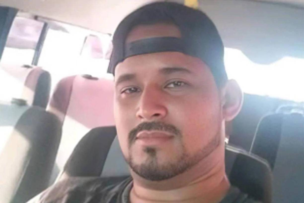 De acuerdo con el relato de testigos, el sicario en moto le disparó más de ocho veces al taxista vip mientras el vehículo iba en marcha.