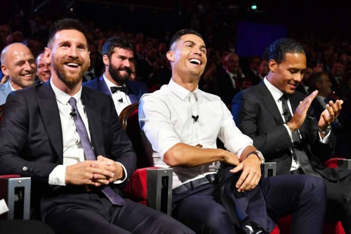 El cruce entre Messi y Cristiano Ronaldo fue de puros halagos y risas.