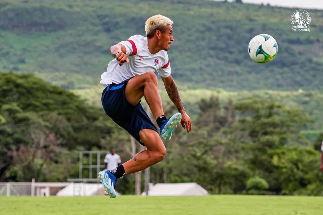 Andy Nájar - El futbolista hondureño, agente libre, interesa al Olimpia. La verdad que nos gustaría tenerlo. Es un jugador que ha demostrado su capacidad a lo largo de los años, tiene todos los méritos para incorporarse a nuestro equipo y para nosotros sería extraordinario. Estamos conscientes que él todavía está analizando algunas opciones en el extranjero”, confirmó Rafa Villeda, presidente del campeón.