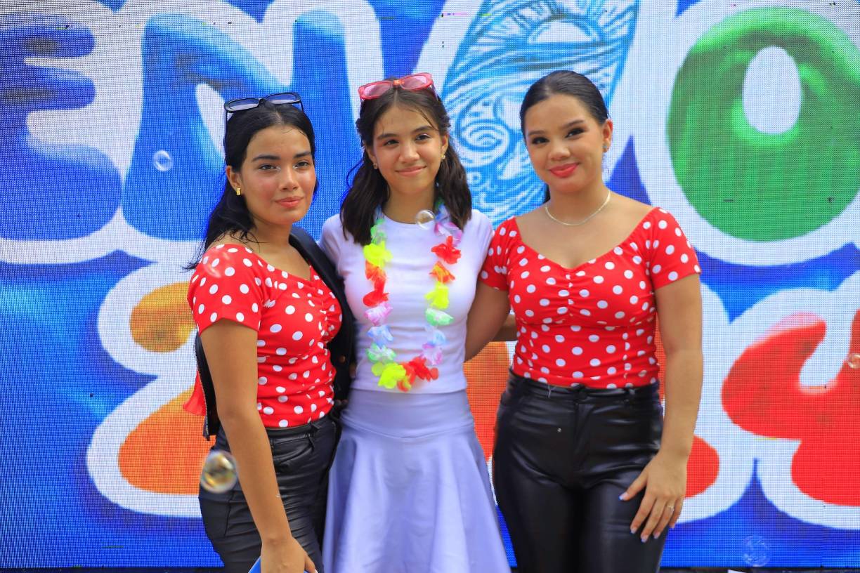 Rocío Barahona, Camila Mejía y Liz Sandoval 