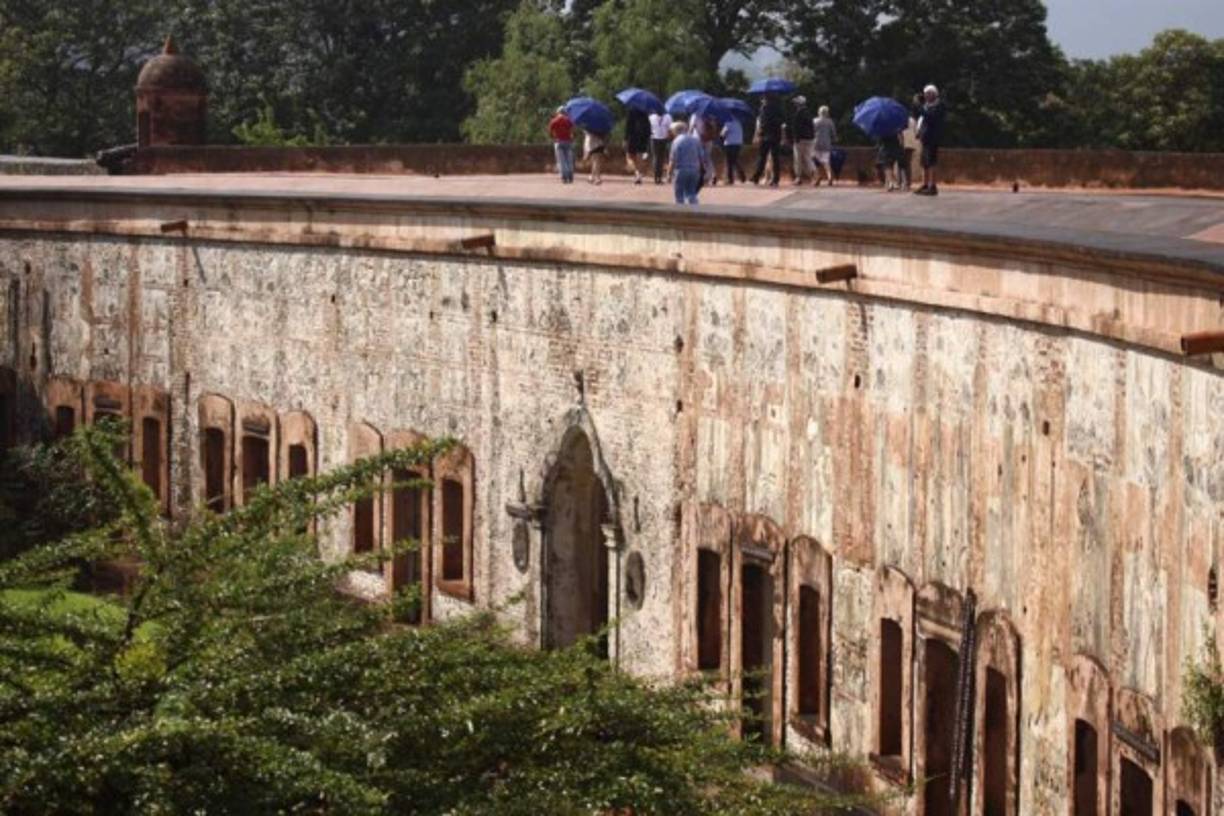 Los aposentos y la terraza de la fortaleza, así como su magnífico patio, permiten ver la real dimensión de la estructura.