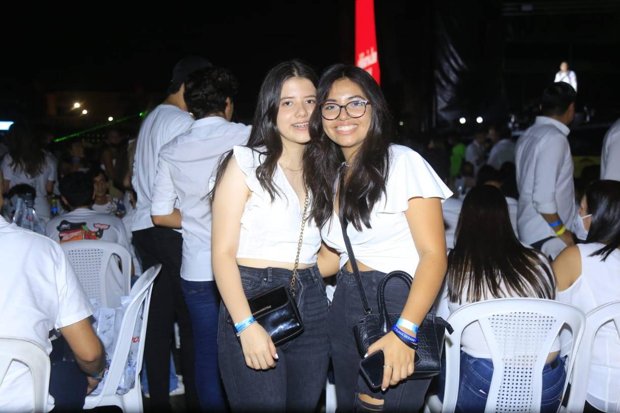  Bessy Chávez y Génesis Rápalo.