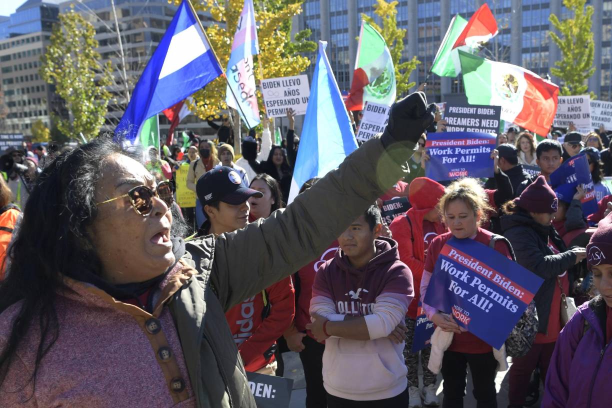 Entre las medidas que presentan a Biden, las organizaciones quieren expandir el Estatus de Protección Temporal (TPS, en inglés) para diferentes nacionalidades, al igual que la Salida Forzosa Diferida (DED, en inglés), una protección legal a la deportación.