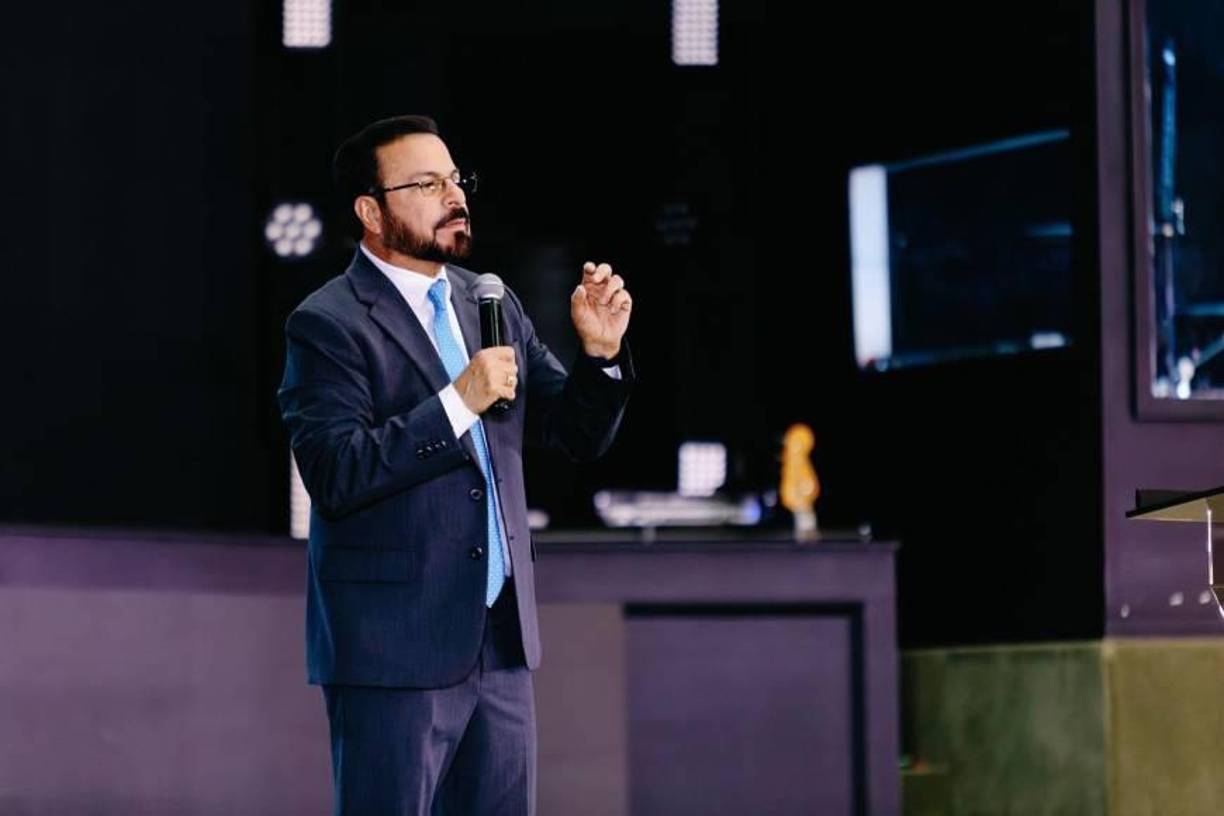 En ese instante, Ponce enfrentó una intensa lucha interna. Aunque le ofreció perdón verbalmente, confesó que la ira lo invadió, acompañado de un deseo de venganza.