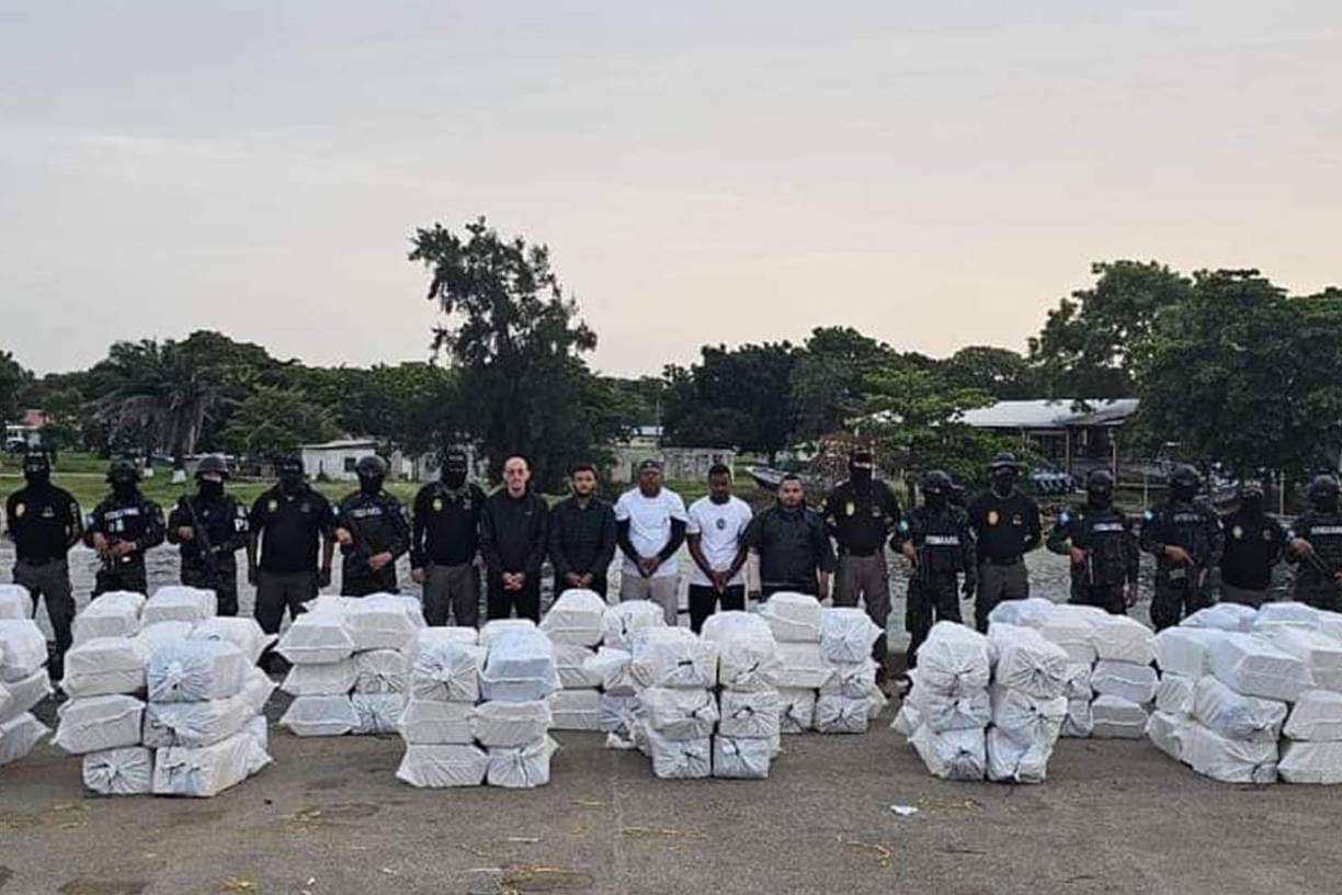 La droga era transportada por dos hondureños y tres colombianos que fueron capturados.