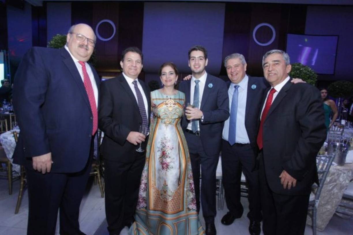 Jorge yJesús Canahuati, Ruth Marie, Juan Pablo y Juan Carlos Sabillón y José Molina.