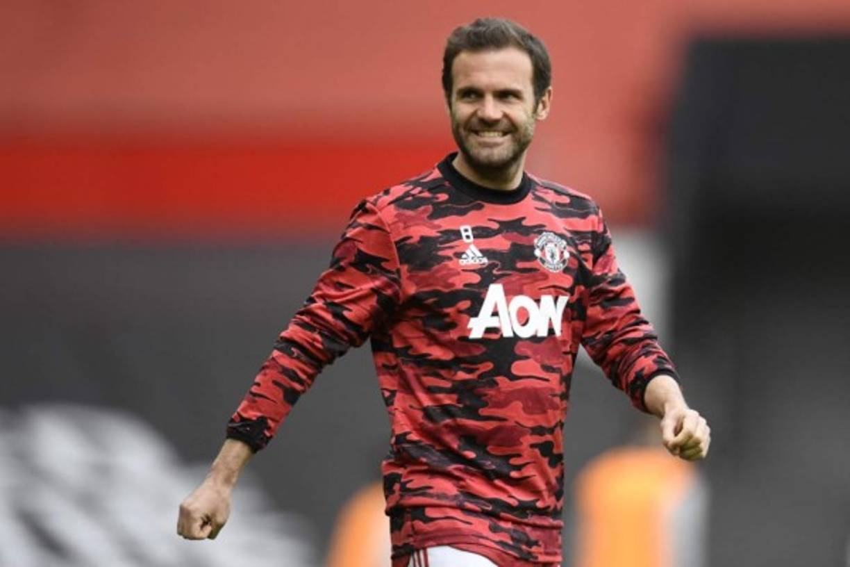 El Manchester United a través de una nota en su página web, ha comunicado que el mediapunta español Juan Mata (33 años) se ha reunido con su técnico, Ole Gunnar Solskjaer, para discutir su posible continuidad en el club. Foto AFP.