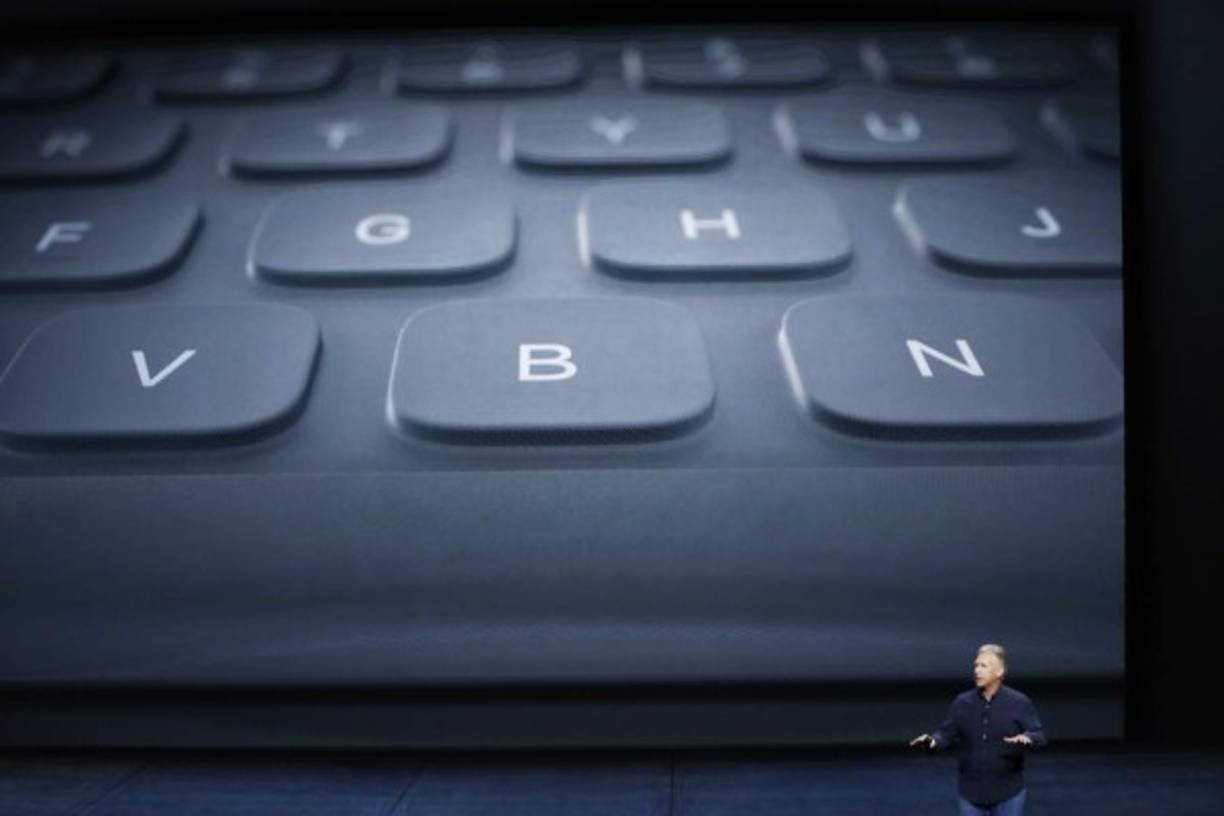 Phil Schiller habla sobre el nuevo teclado para el iPad Pro.
