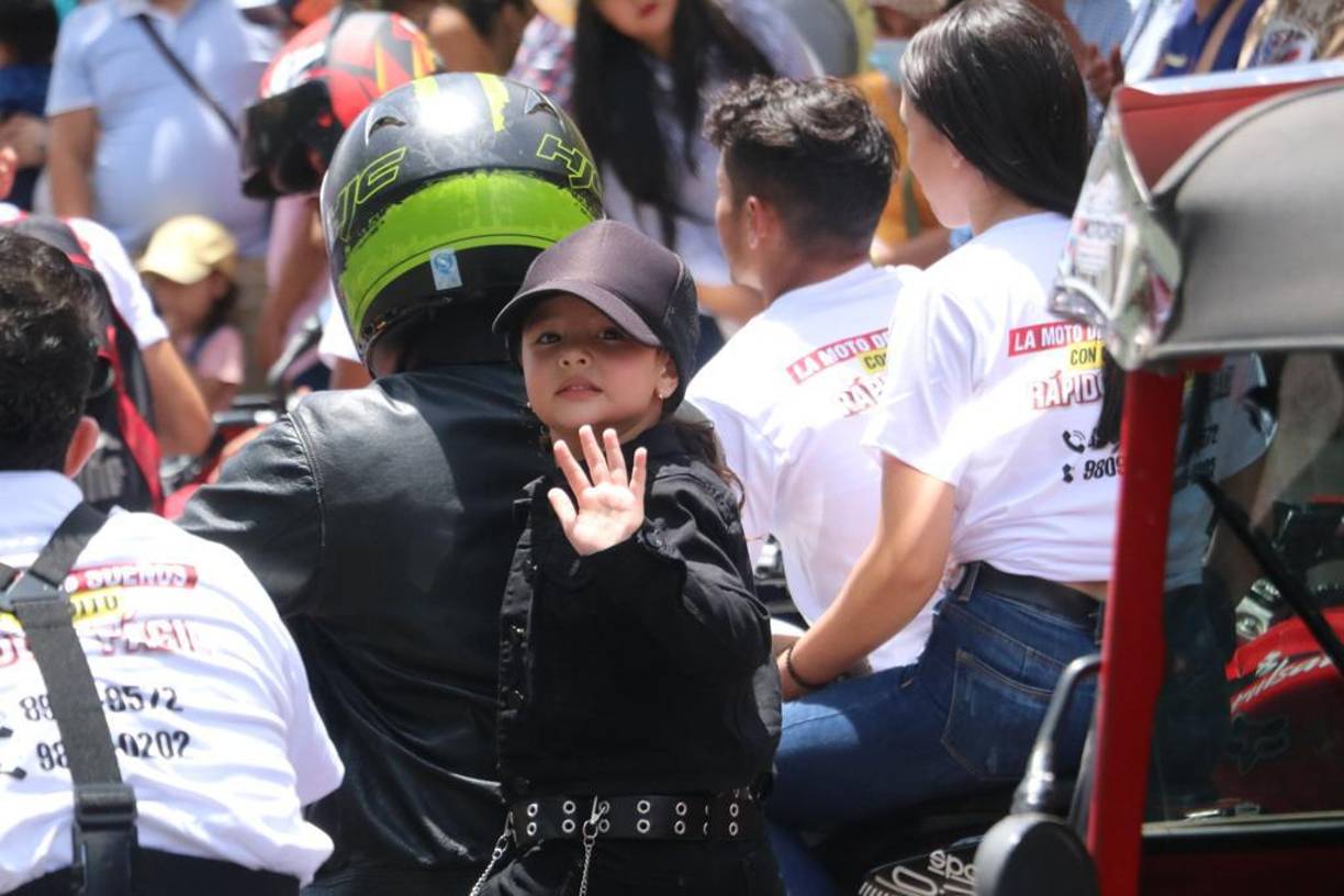 Los santarrocenses han respondido ya que teníamos dos años sin feria y querían esta celebración. Niños, jóvenes y adultos asistieron al gran desfile de carrozas.