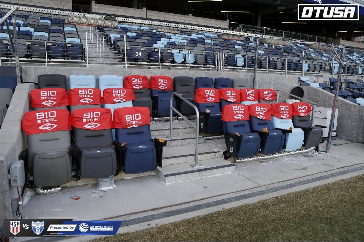 El banco de suplentes de la Selección de Honduras en el estadio Allianz Field.