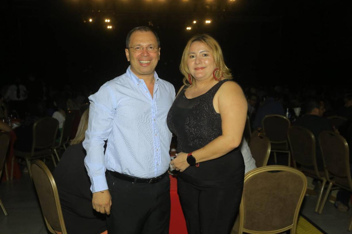 Reynaldo Ekónomo y Scarlet Gattas. 