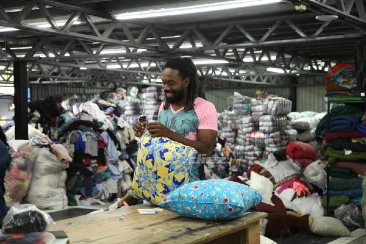 Roy Smith: El zaguero centra ticol, antes de desligarse del fútbol hondureño, se quedó trabajando en una tienda de ropa usada.