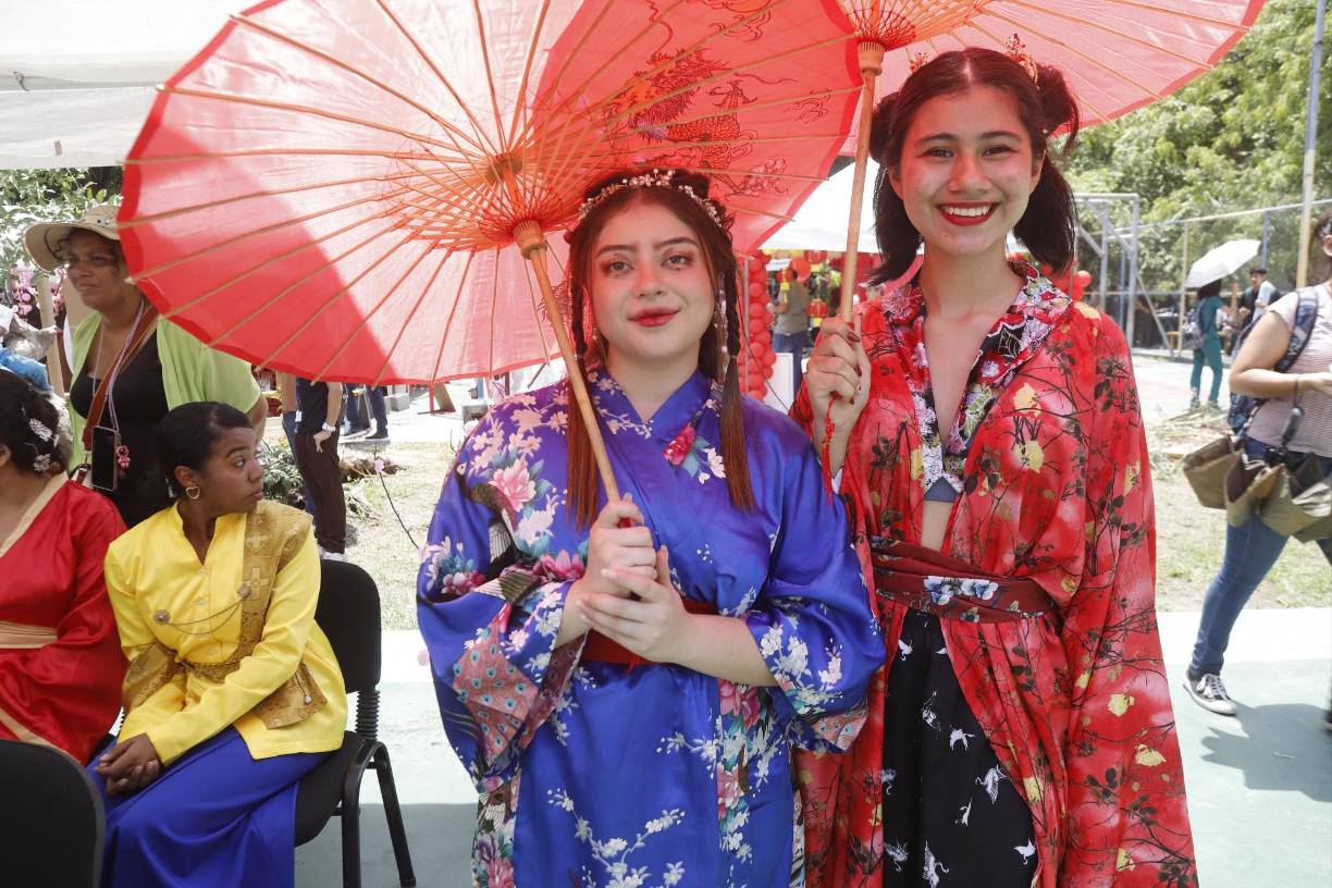 Kimberly Estrada y Alessandra Leiva