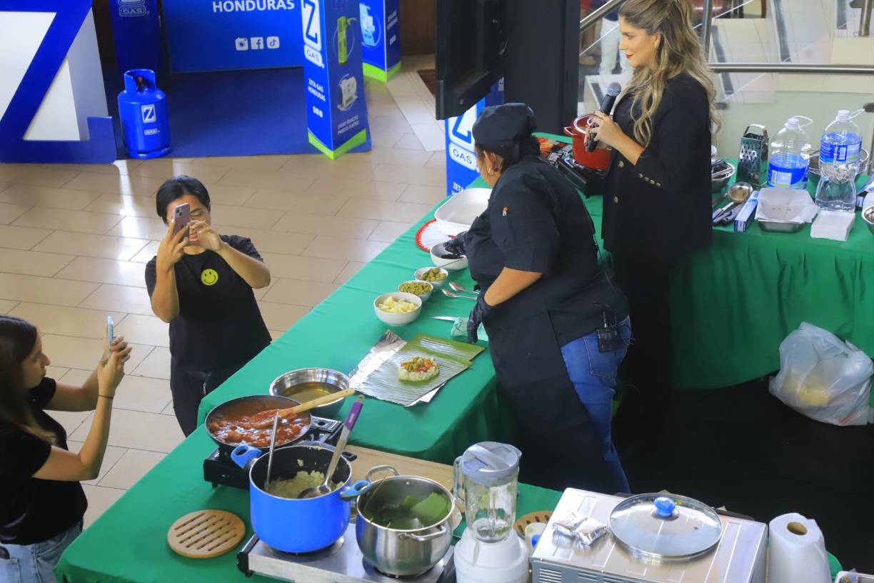 Tania utilizó producto de la marca ProgCarne, con el cual hizo tamales que también compartió con los asistentes. 