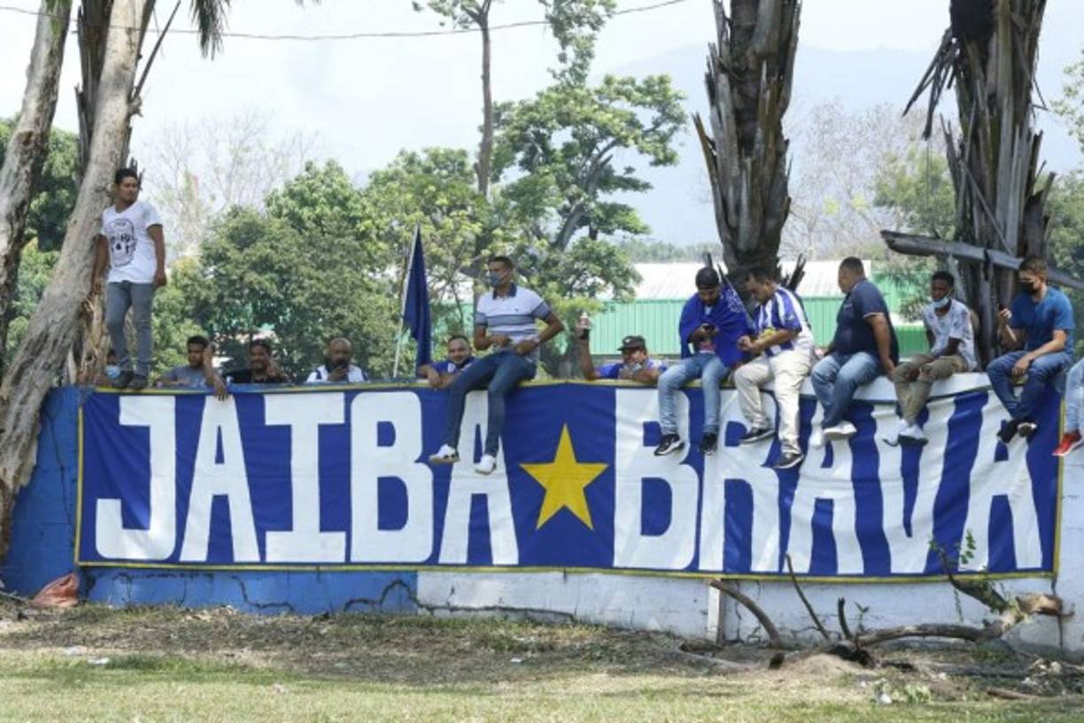 Pese a que Sinager ha prohibido la entrada de los aficionados a los estadios, en la segunda división no han atendido el llamado y en la final de Ascenso no fue la excepción ya que una buena cantidad de personas se hicieron presentes al duelo Victoria vs Génesis Huracán.