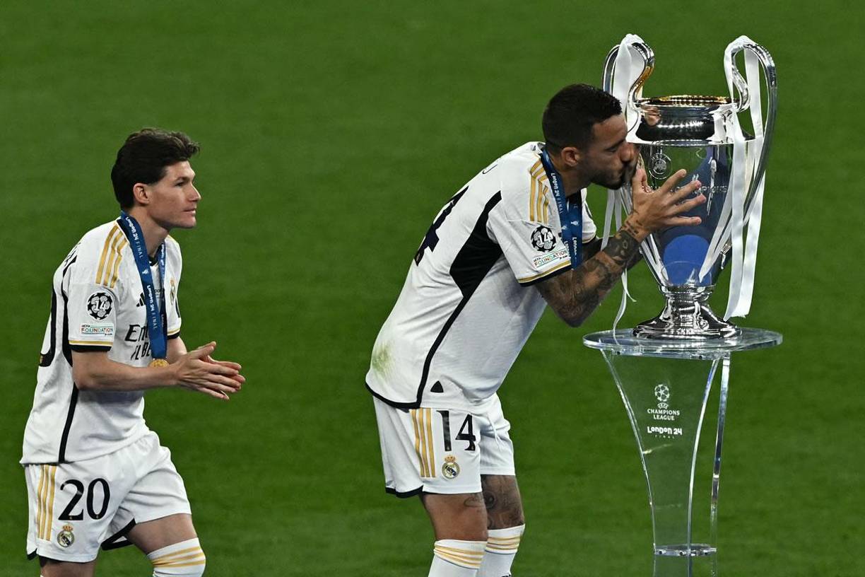 Joselu también le dio este beso a la ‘Orejona‘.