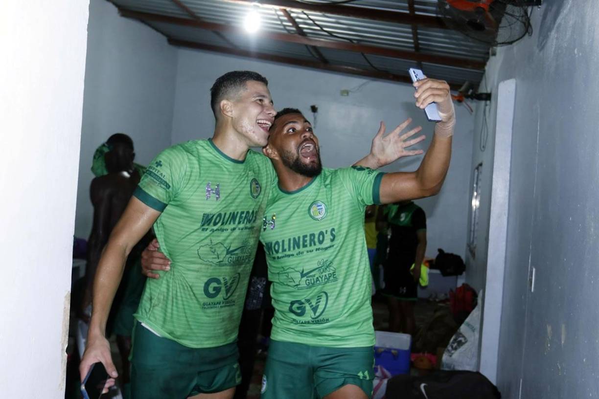 En el vestuario del Argelio Sabillón se desató la locura de los jugadores del Juticalpa FC celebrando el título del Torneo Apertura 2022 de la Liga de Ascenso.