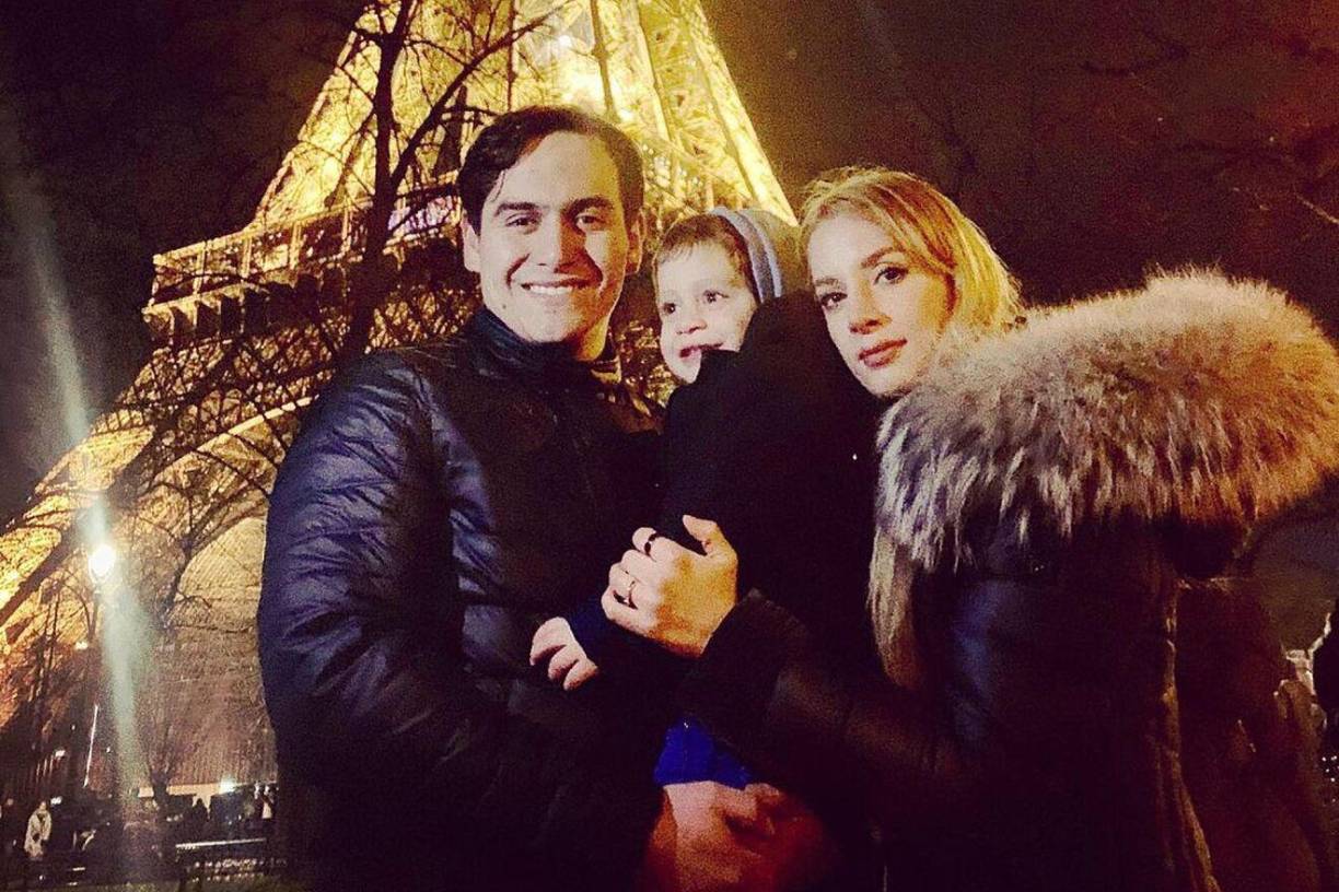 Julián nació en mayo de 1995 en la Ciudad de México, en donde desarrolló su vida profesional. Con apenas 27 años de edad y una carrera reconocida en el género regional, Julián comenzaba a hacerse un nombre dentro de los escenarios de México.