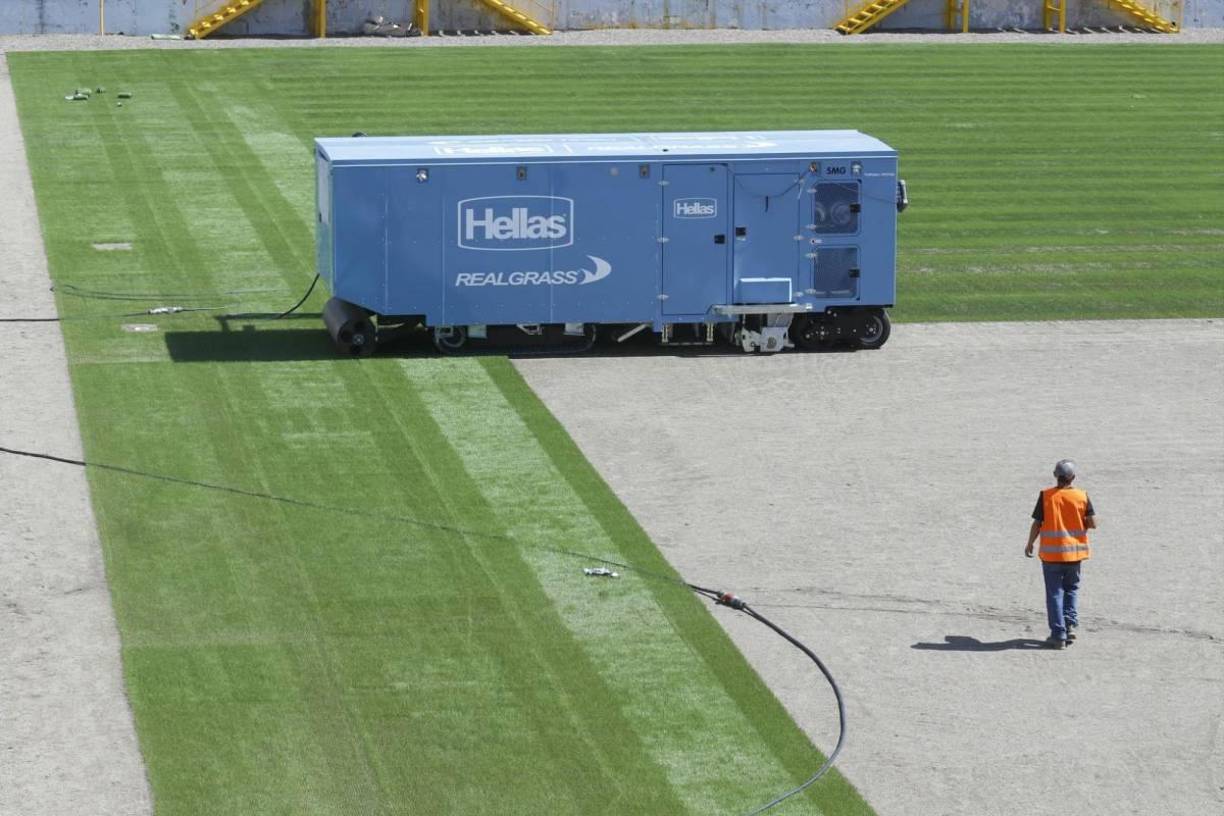 La máquina realiza tres recorridos diarios sobre la cancha y cada una es de 1.80 metros.
