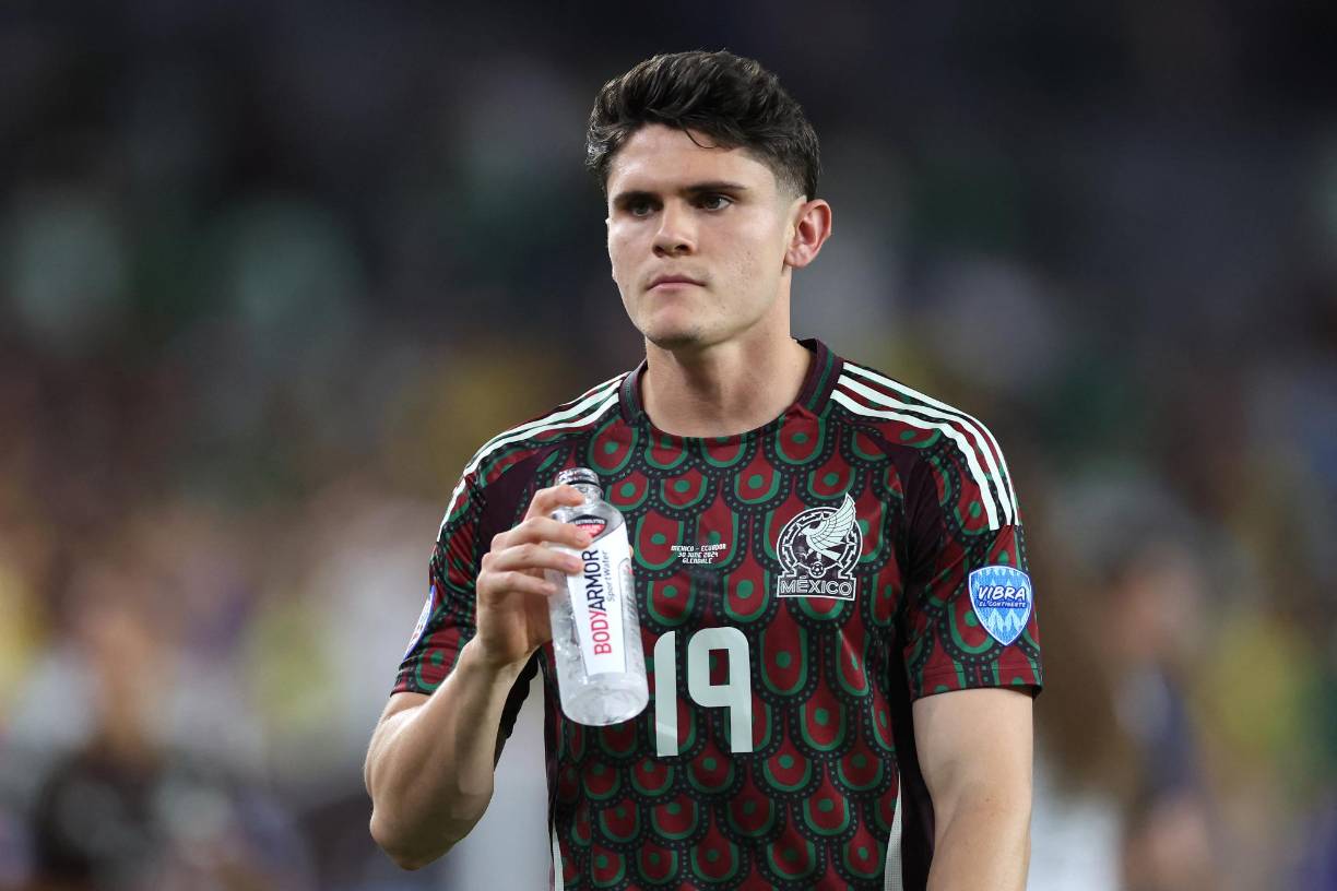 Y la última, la celebración del cumpleaños de Javier Hernández previo a viajar a Dinamarca para concluir la preparación del Mundial de Rusia 2018, donde una revista de espectáculos reveló imágenes comprometedoras del interior del grupo, entre ellos, Héctor Herrera, quien tuvo que dejar la concentración de México por algunos días.