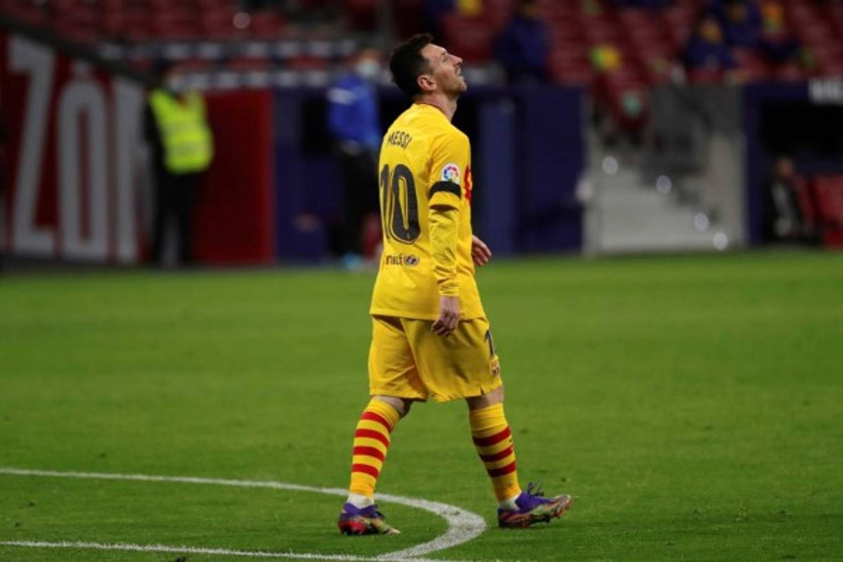 Leo Messi sigue sin poder brillar en la presente campaña y en el duelo ante los colchoneros dejó varias imágenes preocupantes.