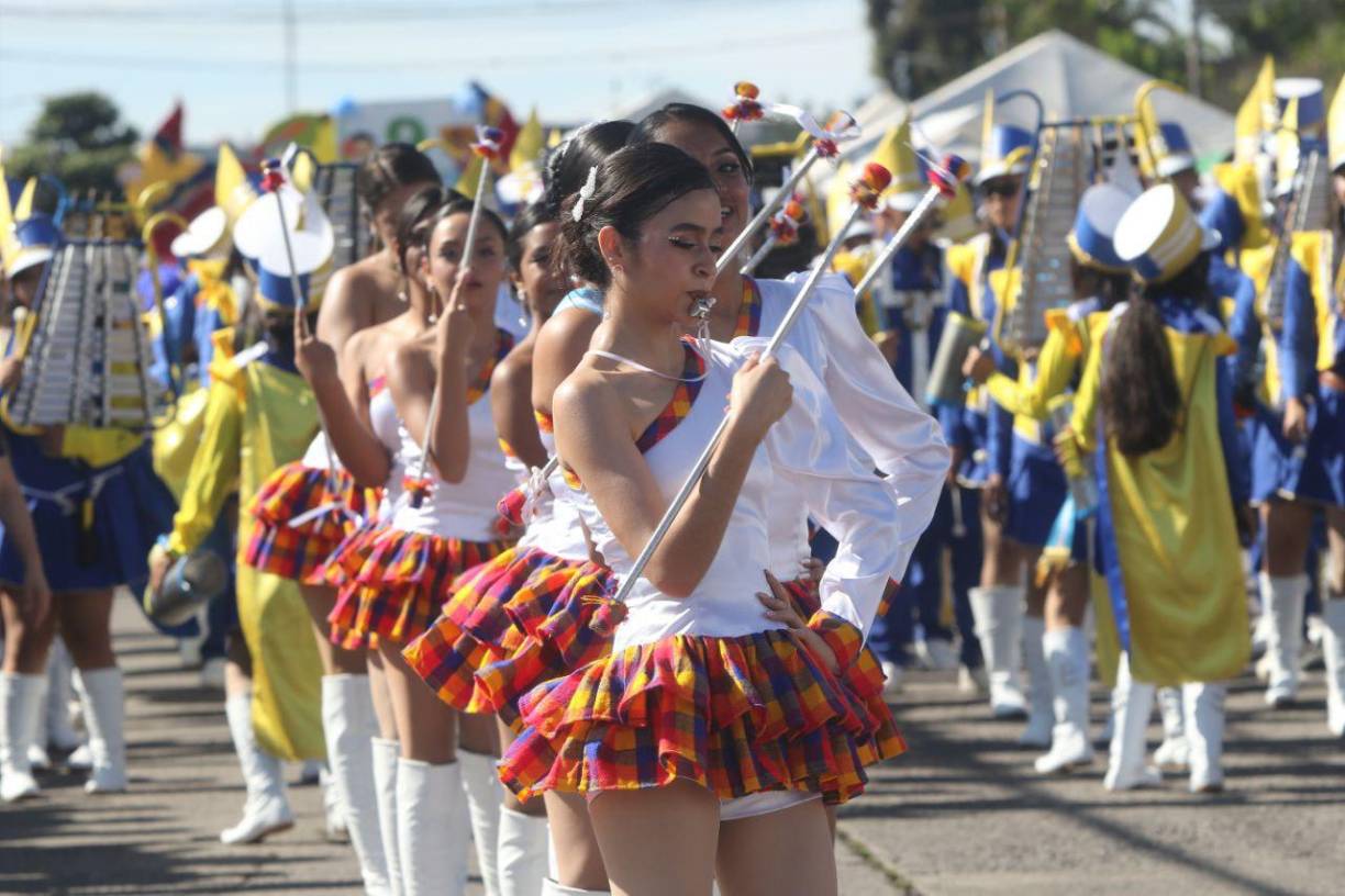 Michel Banegas, palillona del Polivalente Germania, robó miradas en Tegucigalpa