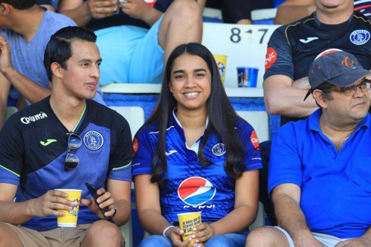 Felicidad en los aficionados del Motagua por el pase a la final.