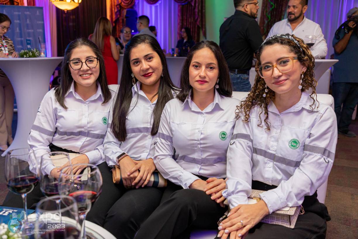María José, Julissa Perla, Bertha Padilla y Cindy Artola.