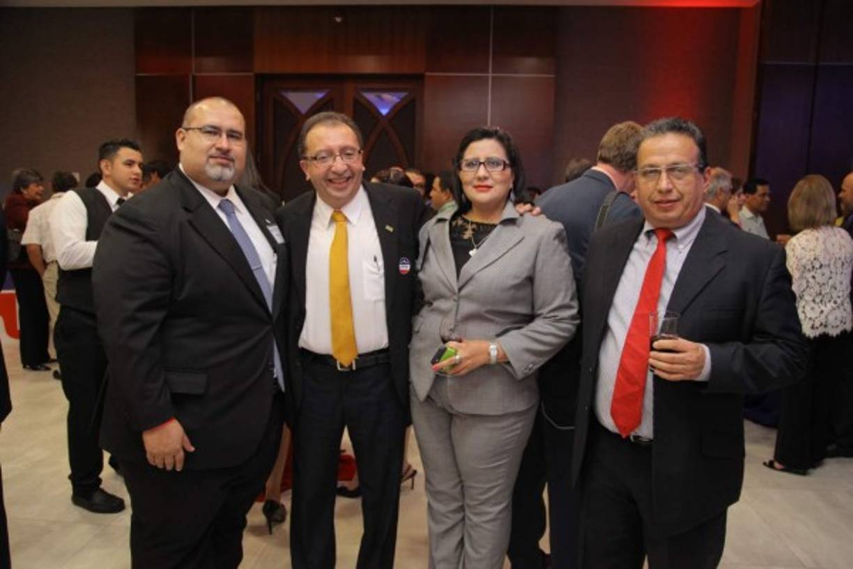 Héctor Ramos, Fernando Ferrera, Lourdes Ramírez y Douglas Martínez.