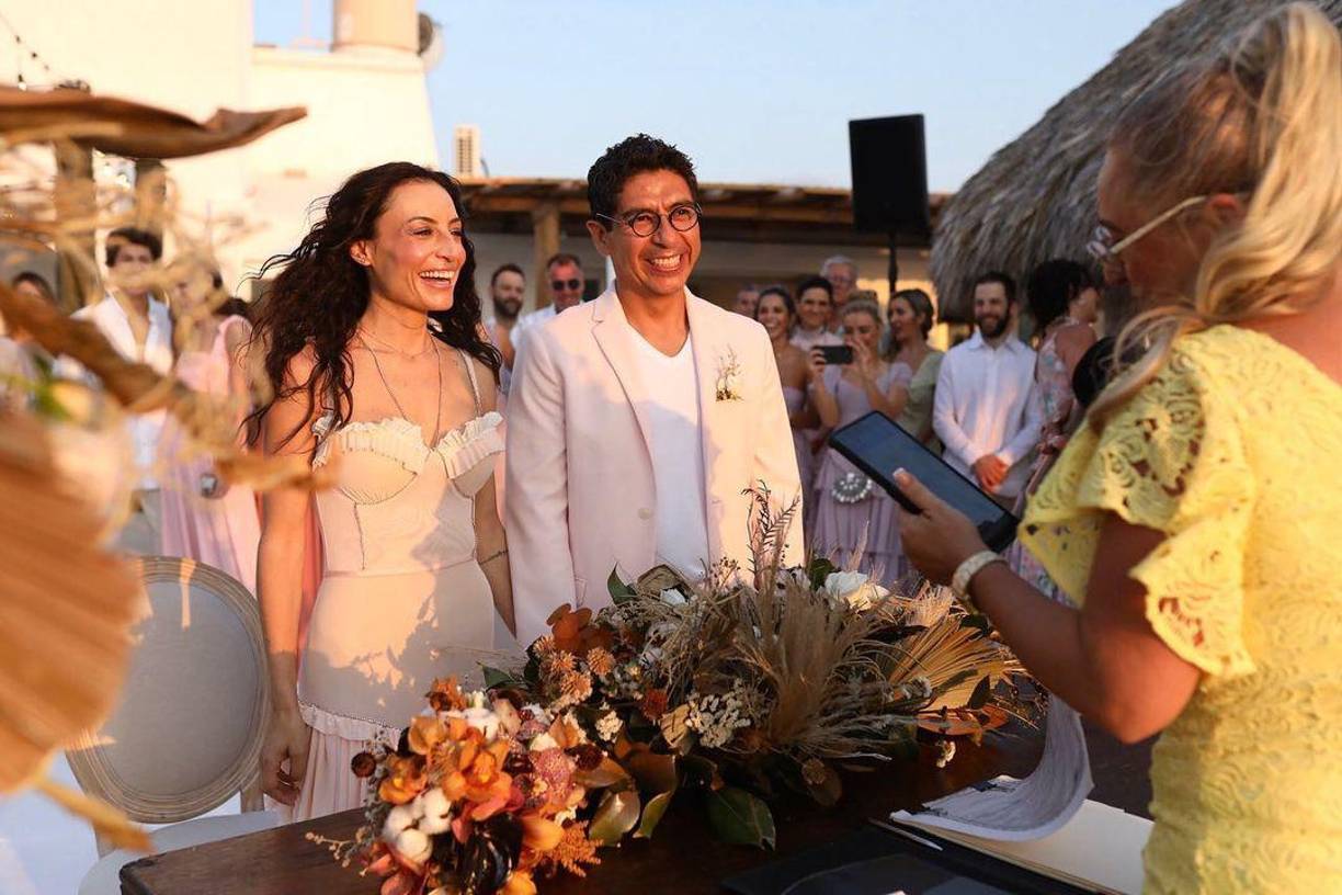 Tal y como lo anticipó hace unas semanas, finalmente Marimar Vega unió su vida con Jerónimo Rodríguez en una íntima ceremonia civil que se llevó a cabo en el puerto de Acapulco, en el estado de Guerrero, México.