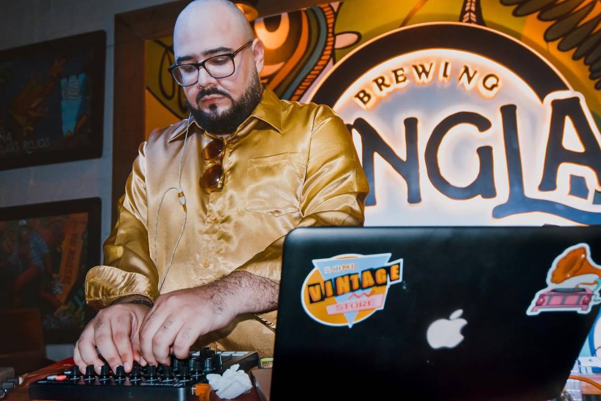 CHU_5, LID &amp; VID y MANUEL ALBERTOFecha: 1 de enero<br />Lugar: Alguimia Cervecera, ubicado en la 2 calle, 14 y 15 avenidas de barrio Suyapa de San Pedro Sula.<br />Hora: 12:30 am <br />Reservaciones: 9742-1082