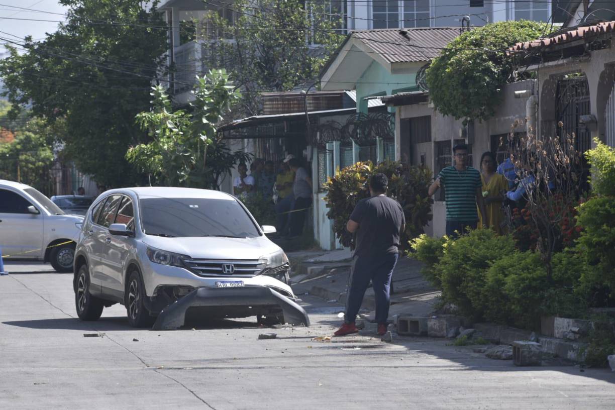 Los malvivientes comenzaron a disparar contra el vehículo del gerente, un Honda CRV, con placas HBL 9882. 