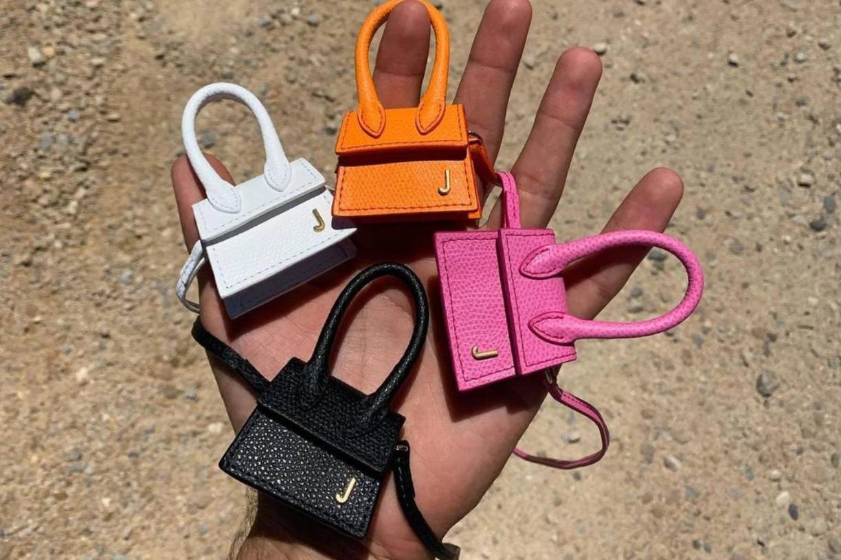 El diseñador francés Simon Porte Jacquemus ha sido célebre por sus juegos con las proporciones en el mundo de la moda. Tras el furor de sus mini bolsos ‘Le Chiquito’, que causaron sensación en temporadas pasadas, Jacquemus decidió dar un giro inesperado al lanzar versiones maxi de sus icónicos bolsos.