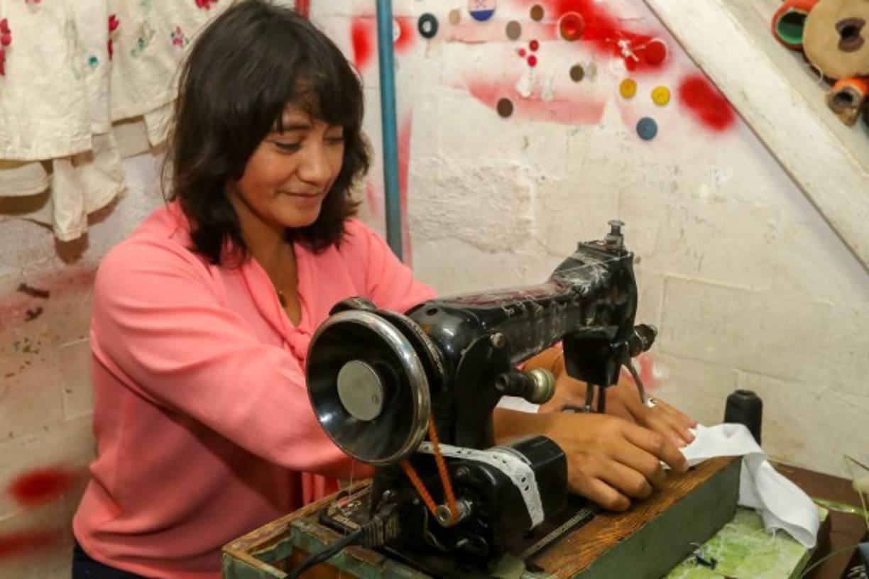 La mujer se desempeña en distintas profesiones y se ha convertido en un aporte vital para el país.