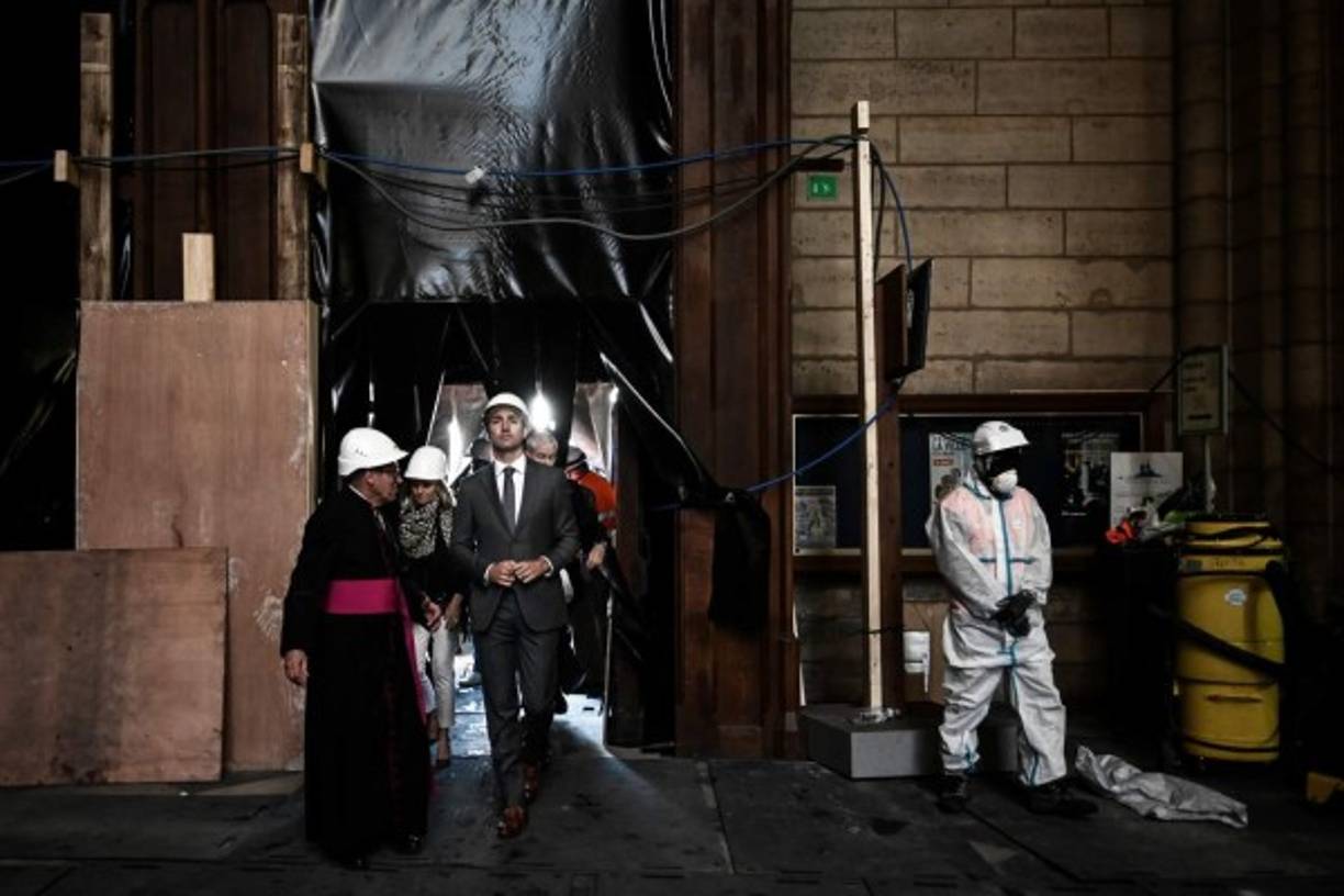 Aunque aún no se ha evaluado oficialmente el valor de las obras de restauración de la catedral, cuyo techo y aguja se hundieron devorados por las llamas, varios expertos estiman el costo total de las obras en entre 600 a 700 millones de euros.