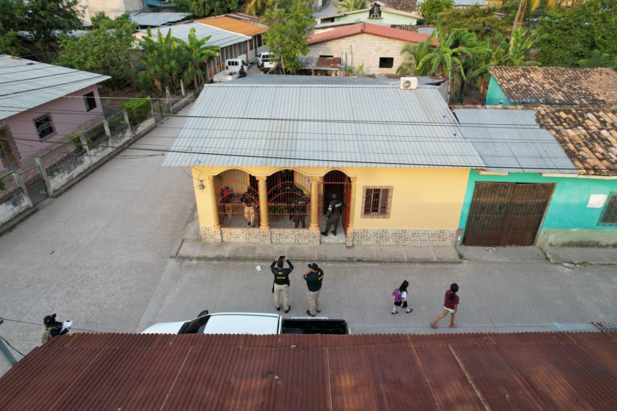 Dicho operativo está dirigido a contrarrestar las actividades de tráfico de drogas, lavado de activos y delitos conexos de las estructuras criminales denominadas “Los Pelones” y “Los Sabuesos”, sucesores de los cárteles de los Valle Valle y Macho Prieto.