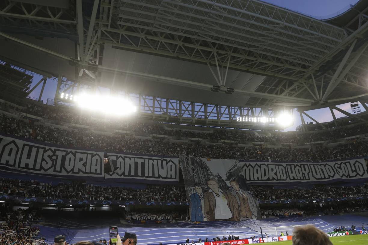 “La historia continúa, Madrid hay uno solo”, fue el mensaje de la afición del Real Madrid previo al pitazo inicial ante Chelsea.