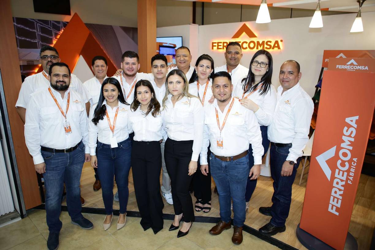 Staff de Fábrica Ferrecomsa presente en la exposición. 