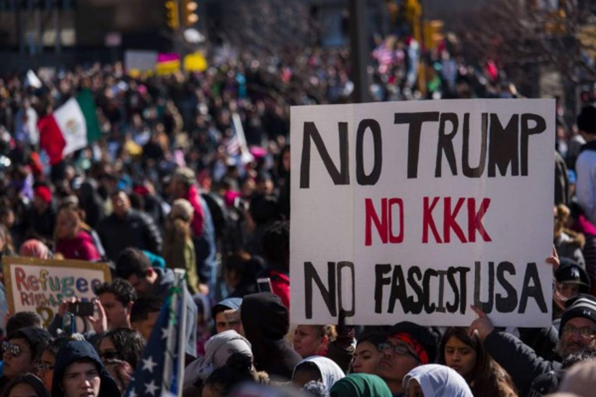 Los activistas estimaron que más de 150 negocios cerraron hoy sus puertas para participar en una protesta que afectó a restaurantes, hoteles, fábricas, al sector agrícola y a la industria lechera, que en buena medida dependen de la mano de obra inmigrante.