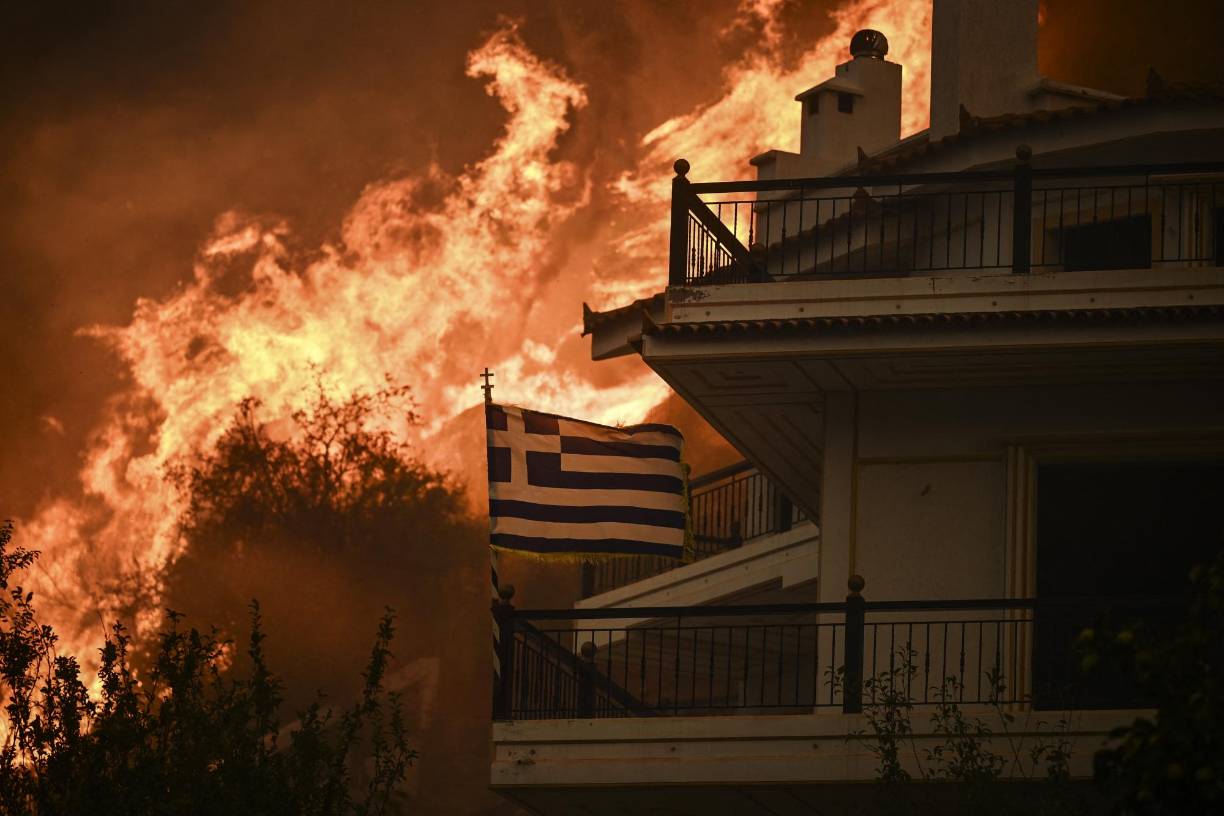 El portavoz del Gobierno, Pavlos Marinakis, explicó a la emisora ERT que sólo hoy se han declarado 63 incendios, 14 de ellos en Evros.
