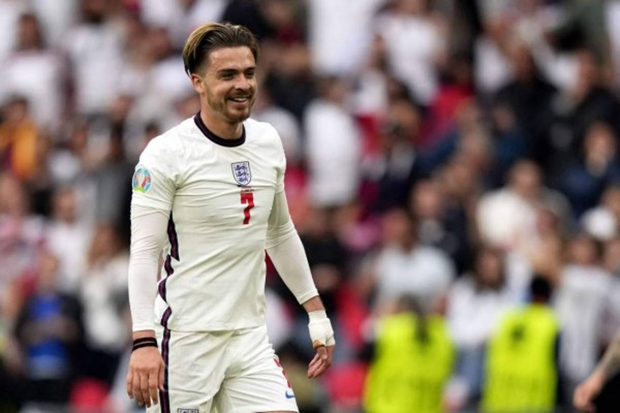 El Aston Villa quiere que Jack Grealish continúe y renueve contrato a la vuelta de la Eurocopa despejando así dudas sobre su posible marcha al Manchester City de Pep Guardiola. Según el 'Telegraph', los 'villanos' quieren ofrecerle 150.000 libras semanales para que siga en Birmingham. El City está dispuesto a poner 116 millones por su fichaje.<br/><br/>Foto - AFP