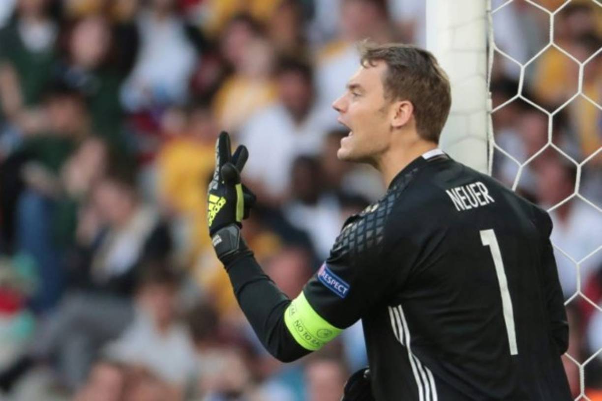 Uno de los compañeros de Hiannick Kamba en el Shalke 04 fue nada más y nada menos que el arquero alemán Manuel Neuer.