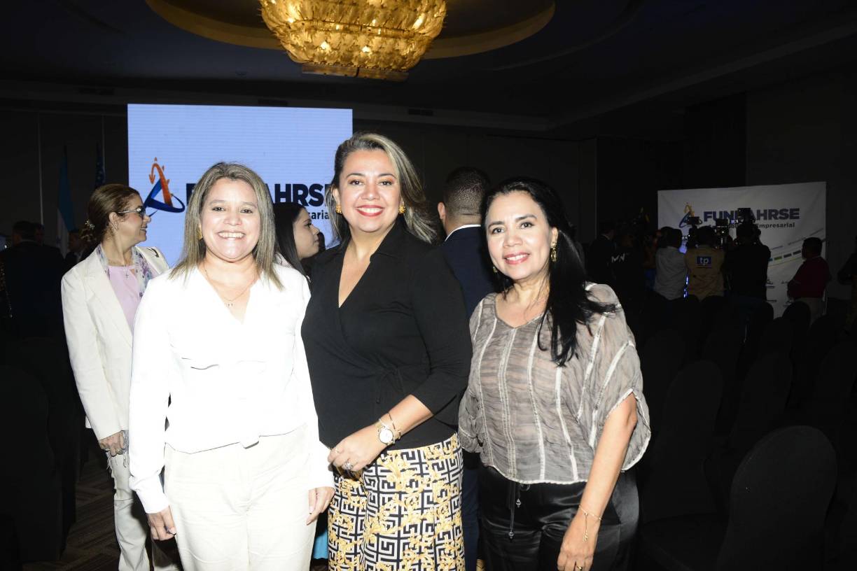 Mirna Rivera, Georgina Barahona y Liliana Barahona