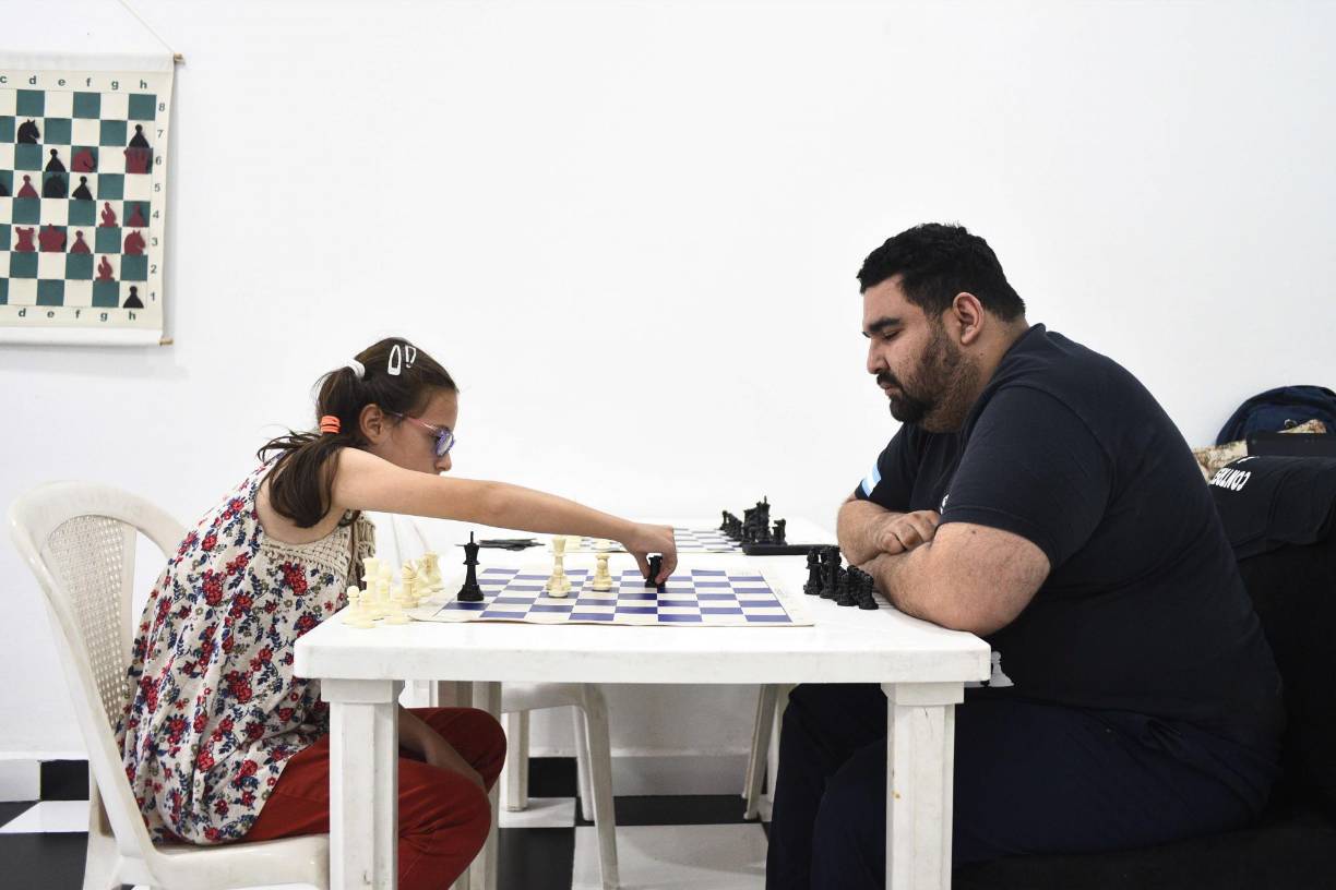 Los ajedrecistas y entusiastas de la disciplina pueden avocarse a las oficinas municipales en Estadio Morazán para completar su inscripción gratuita. Ajedrez cuenta con un horario de lunes a viernes desde la 01:00 p.m.-04:00 p.m. El programa está dirigido para formación de jóvenes desde los seis años y adultos. 