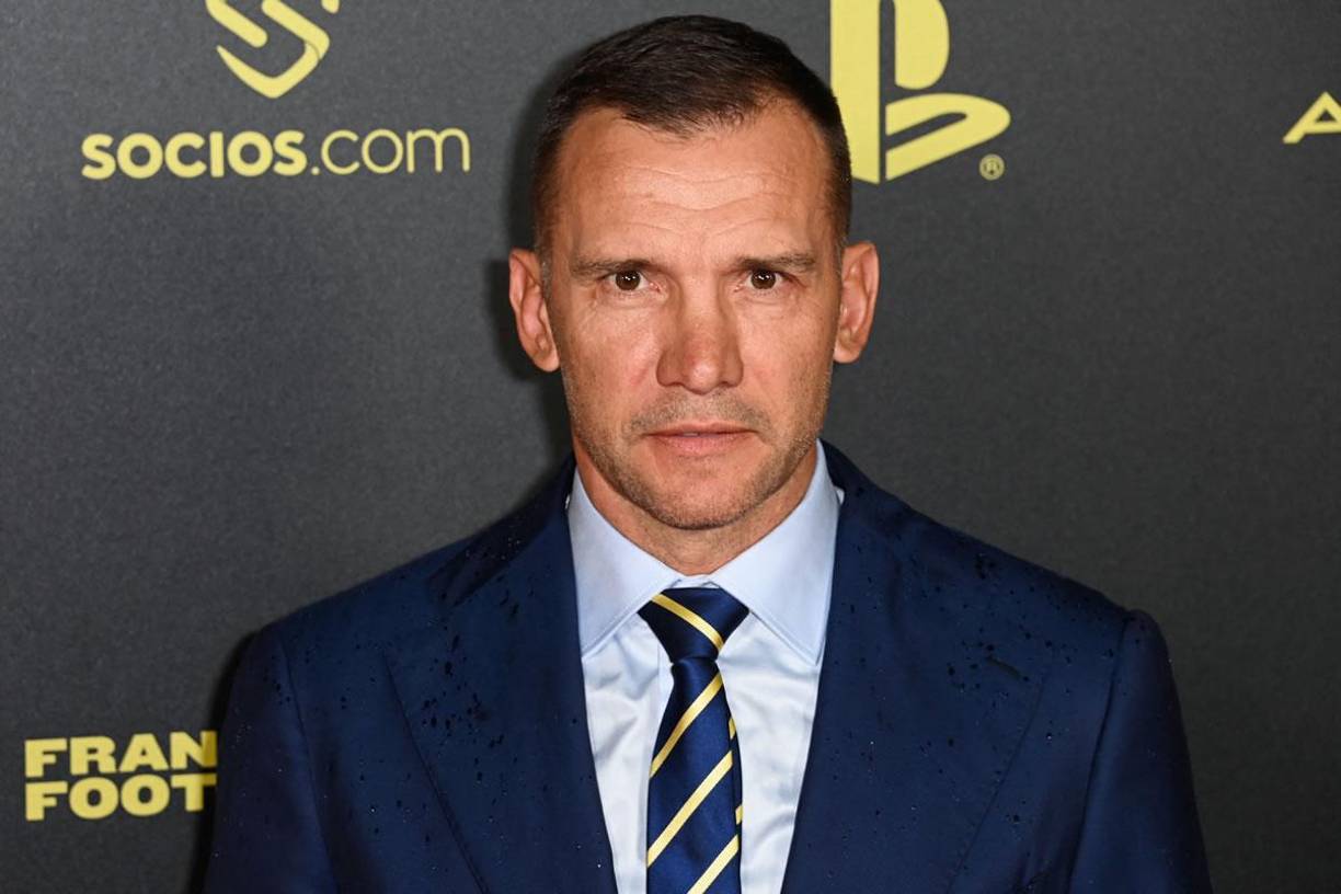 El exfutbolista y ahora entrenador ucraniano Andriy Shevchenko a su paso por la alfombra roja del Balón de Oro 2022.