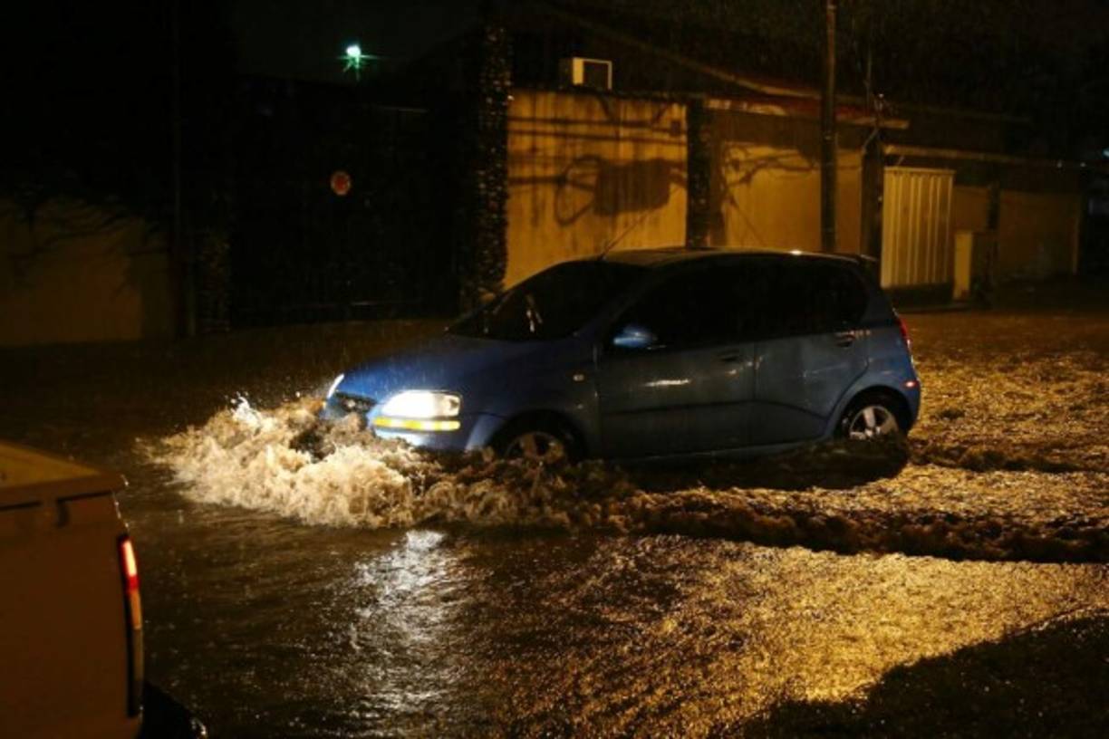 Las lluvias pronosticadas desde la tarde del martes en Honduras causaron inundaciones en varias zonas de San Pedro Sula, en el norteño departamento de Cortés, y en Atlántida.