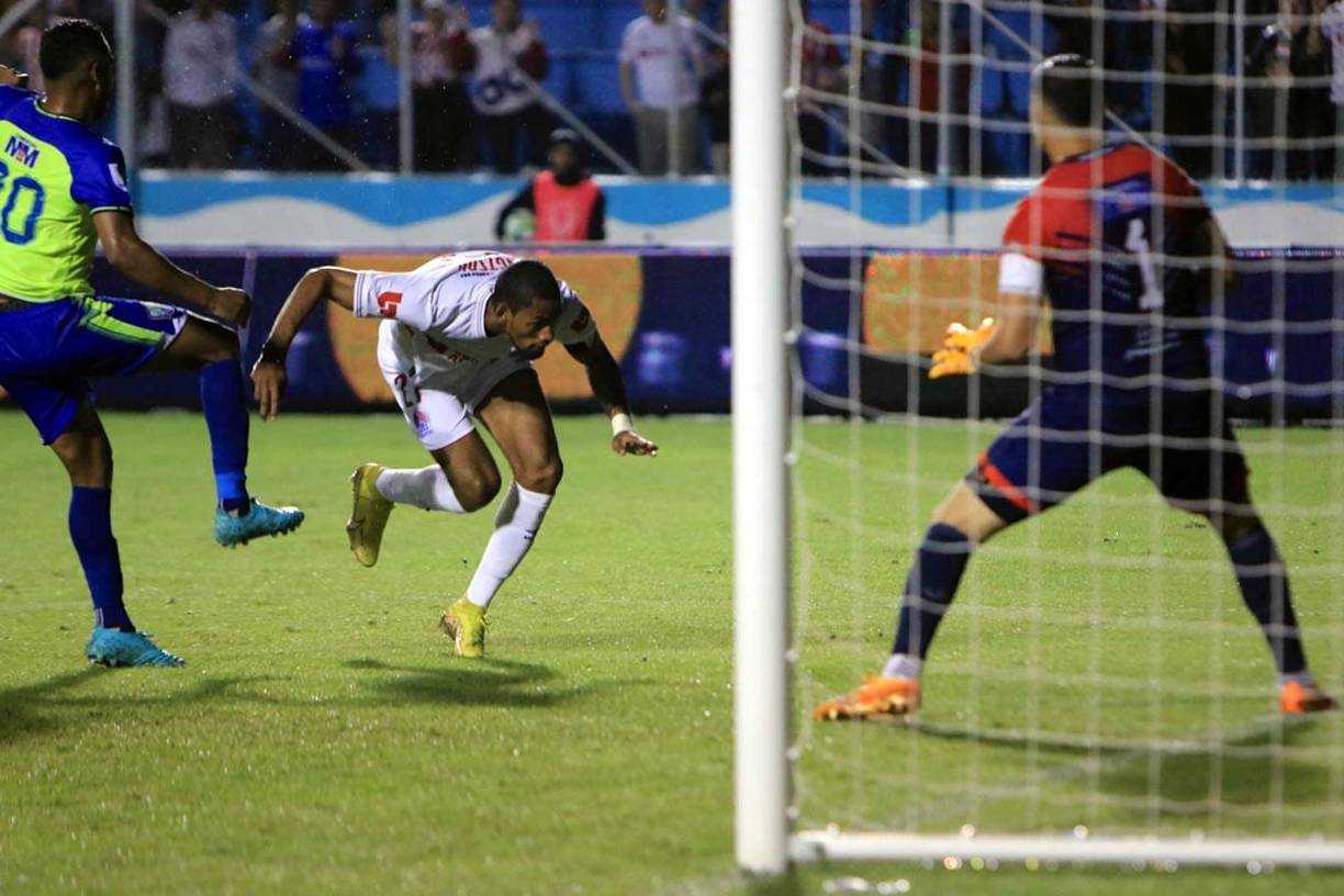 Jerry Bengtson no pudo vencer el arco de Harold Fonseca. El ariete olimpista desaprovechó la oportunidad de escalar en la tabla de goleadores del Apertura 2023.