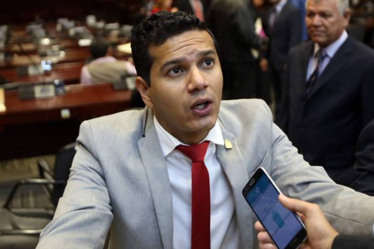 El periodista Rony Martínez (33), diputado por el departamento de El Paraíso.