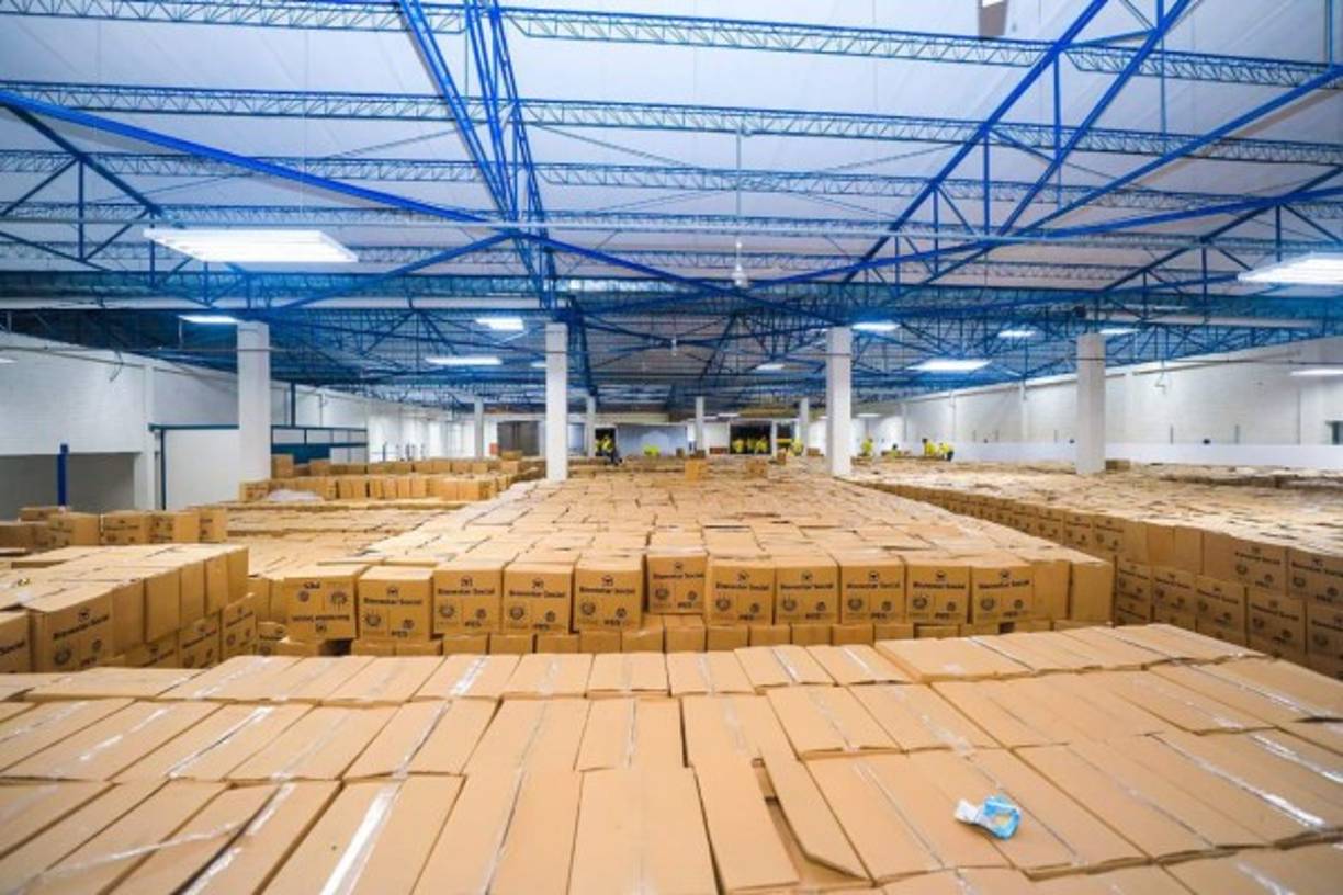 El ministro de Obras Públicas, Romero Herrera, explicó que los alimentos enviados a Honduras tienen un valor de un millón de dólares y están destinado para beneficiar a cerca de 60.000 familias afectadas por las fuertes lluvias.<br/>