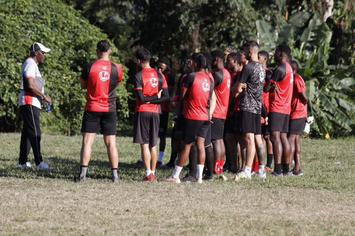 El Vida está trabajando para traer fichajes ya que Héctor Vargas, DT que recién se fue, tenía cerrado a cinco jugadores que finalmente no llegarán.